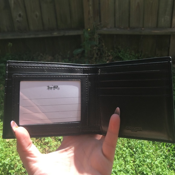 Coach Men’s Wallet - Picture 4 of 7